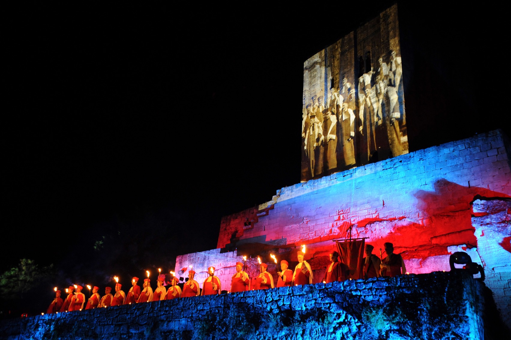 The Jurade at the Tour du Roi with torches